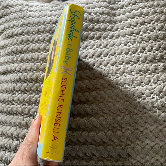 Book Shopaholic and baby by Sophie Kinsella 2/20 $ - Picture 3 of 4